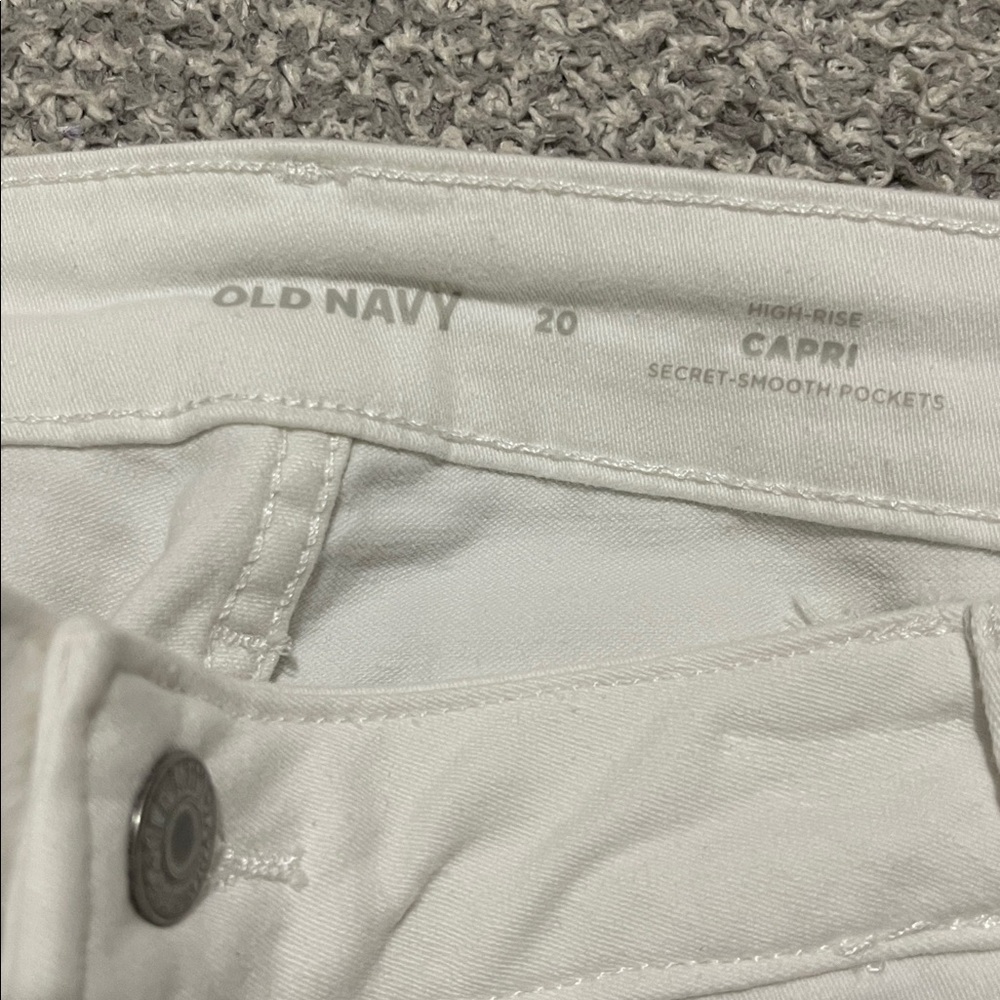 NWT- Old Navy - 20. Capri - Picture 4 of 7